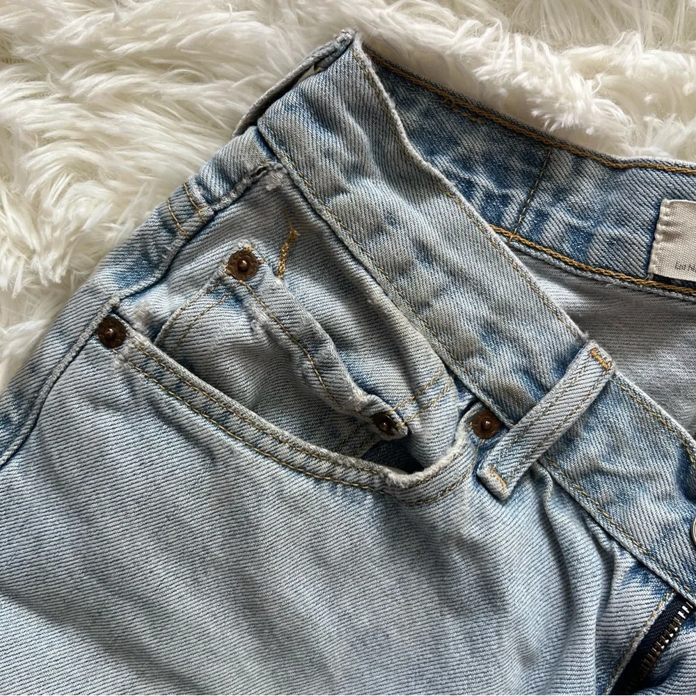 Levi’s 505 Light Washed Relaxed Fit Straight Leg Denim Jeans